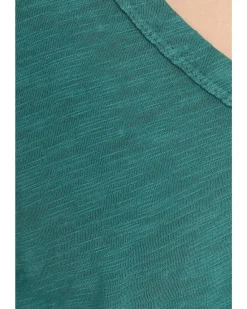 Mod-o-doc 3/4 Sleeve V-Neck Curved Hem Tee Shirt Women's