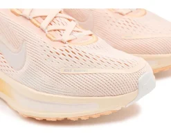 Nike Kids Vomero 18 (Little Kid/Big Kid)