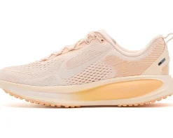 Nike Kids Vomero 18 (Little Kid/Big Kid)