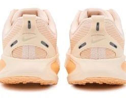 Nike Kids Vomero 18 (Little Kid/Big Kid)