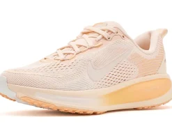 Nike Kids Vomero 18 (Little Kid/Big Kid)